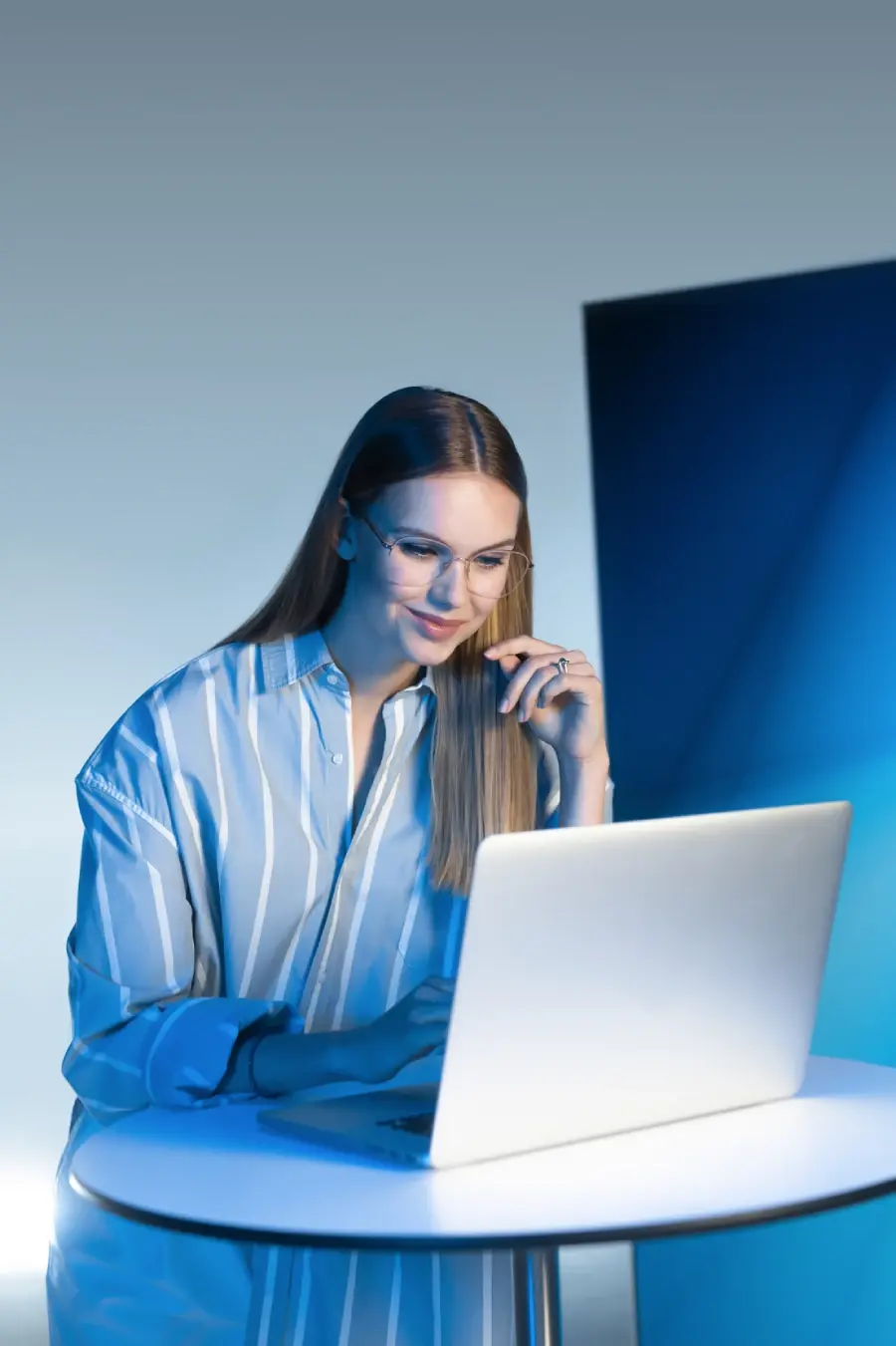 Brýle k počítači s filtrem modrého světla HEV – měření zraku na vzdálenost monitoru, Optika Ždánský Brno