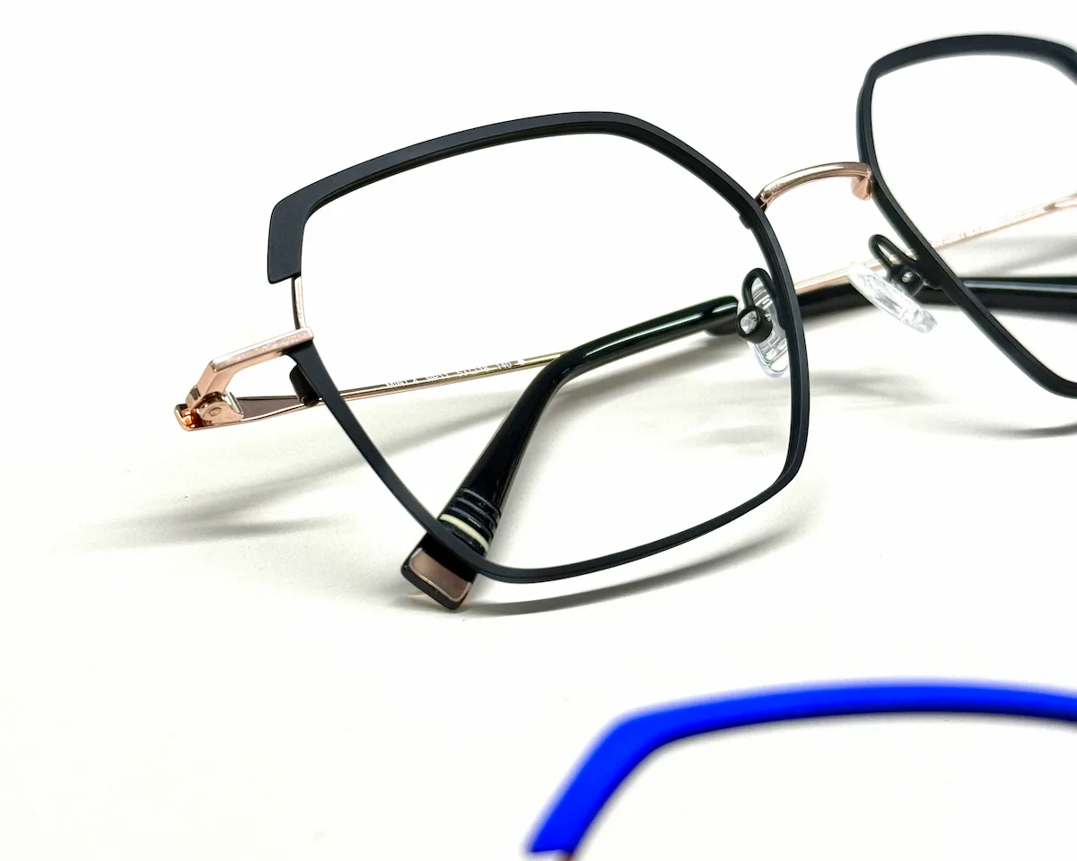 Optika Ždánský, Kounicova 54, Brno – výběr dioptrických brýlí MOREL