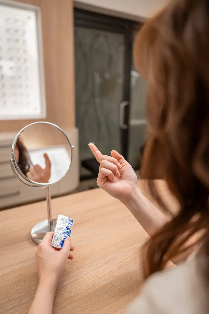 Průběh aplikace kontaktních čoček – Optika Ždánský Brno